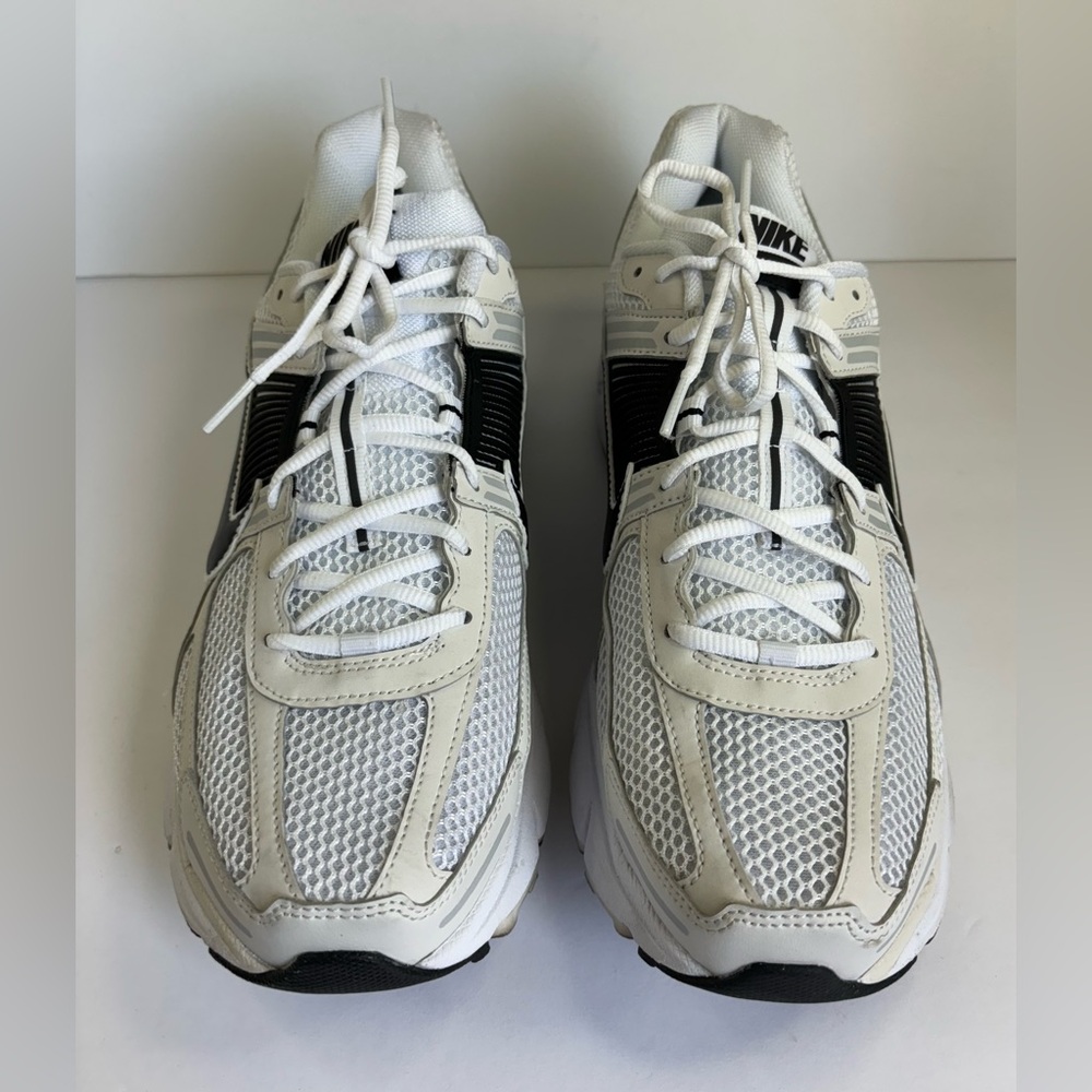 Nike Zoom Vomero 5 White/ Black Men’s Shoes - Picture 3 of 11